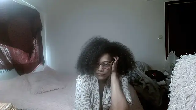 Snapshot of RDENLACASA chatting on 02/10/25, 01:44 RDENLACASA online show from 02/10/25, 01:44