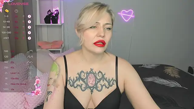 Snapshot of fucking_punishment chatting on 10/22/25, 02:16 fucking punishment online show from 10/22/25, 02:16