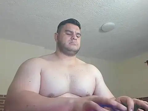 Snapshot of ApholoVV chatting on 10/31/25, 11:40 ApholoVV online show from 10/31/25, 11:40