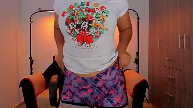 Snapshot of cloy_baby__ chatting on 12/04/25, 10:47 cloy baby online show from 12/04/25, 10:47