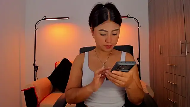 Snapshot of cloy_baby__ chatting on 11/25/25, 10:48 cloy baby online show from 11/25/25, 10:48