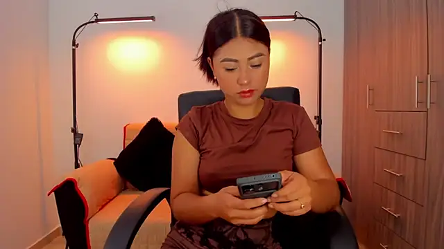 Snapshot of cloy_baby__ chatting on 11/21/25, 10:47 cloy baby online show from 11/21/25, 10:47