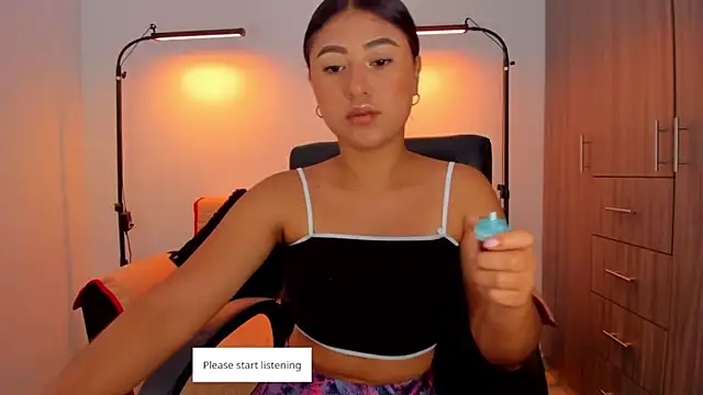 Snapshot of cloy_baby__ chatting on 11/11/25, 10:21 cloy baby online show from 11/11/25, 10:21