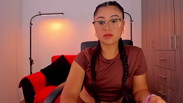 Snapshot of cloy_baby__ chatting on 10/04/25, 11:12 cloy baby online show from 10/04/25, 11:12