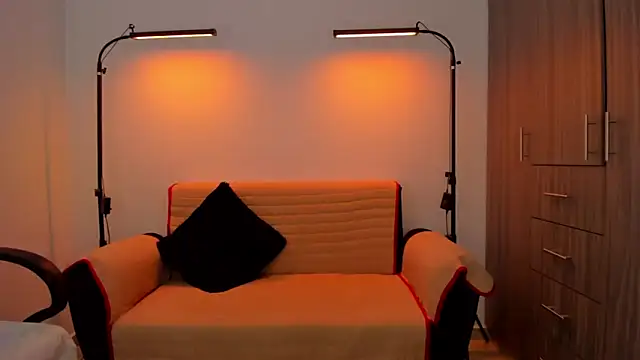 Snapshot of cloy_baby__ chatting on 11/12/25, 10:19 cloy baby online show from 11/12/25, 10:19