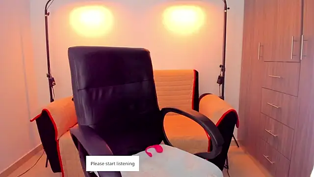 Snapshot of cloy_baby__ chatting on 10/30/25, 10:35 cloy baby online show from 10/30/25, 10:35