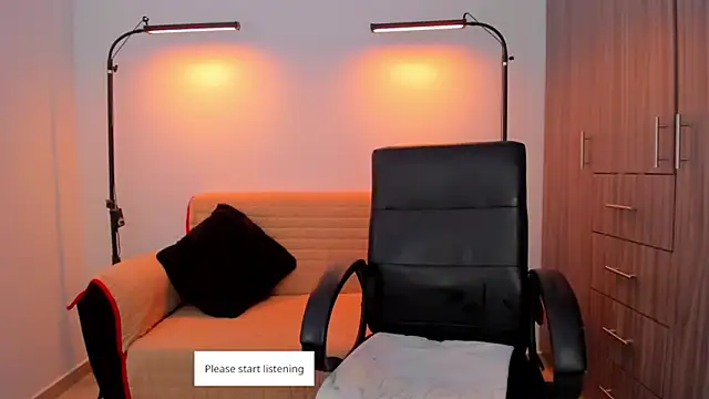 Snapshot of cloy_baby__ chatting on 10/31/25, 10:56 cloy baby online show from 10/31/25, 10:56