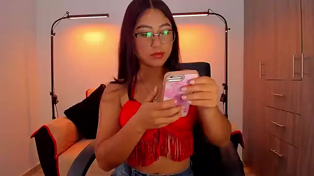 Snapshot of cloy_baby__ chatting on 11/08/25, 10:52 cloy baby online show from 11/08/25, 10:52