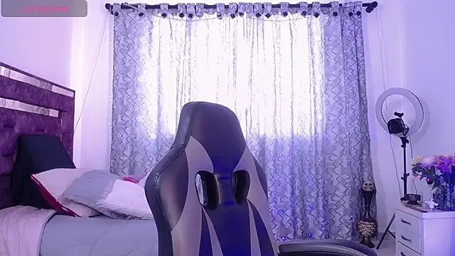 Snapshot of alejandrafitt chatting on 06/17/26, 04:39 alejandrafitt online show from 06/17/26, 04:39
