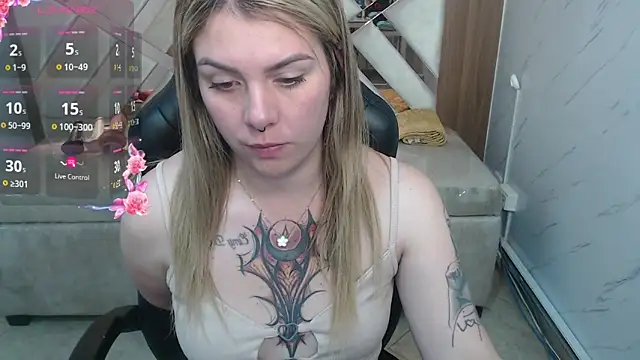 Snapshot of Paula_b_ chatting on 06/28/26, 12:44 Paula b online show from 06/28/26, 12:44