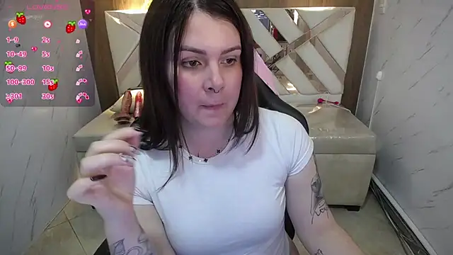 Snapshot of Paula_b_ chatting on 10/11/25, 01:01 Paula b online show from 10/11/25, 01:01