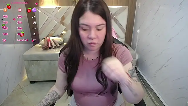 Snapshot of Paula_b_ chatting on 10/02/25, 12:41 Paula b online show from 10/02/25, 12:41