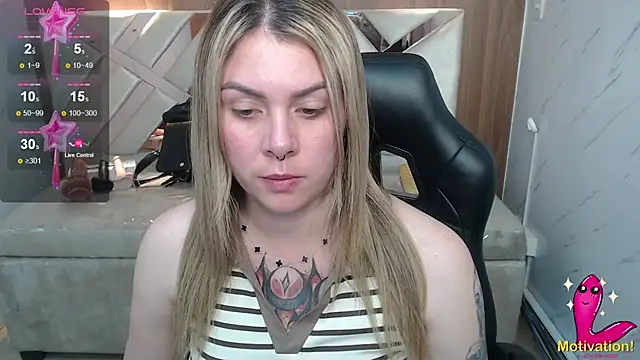 Snapshot of Paula_b_ chatting on 07/04/26, 12:53 Paula b online show from 07/04/26, 12:53