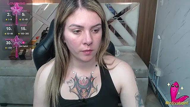 Snapshot of Paula_b_ chatting on 07/10/26, 01:00 Paula b online show from 07/10/26, 01:00