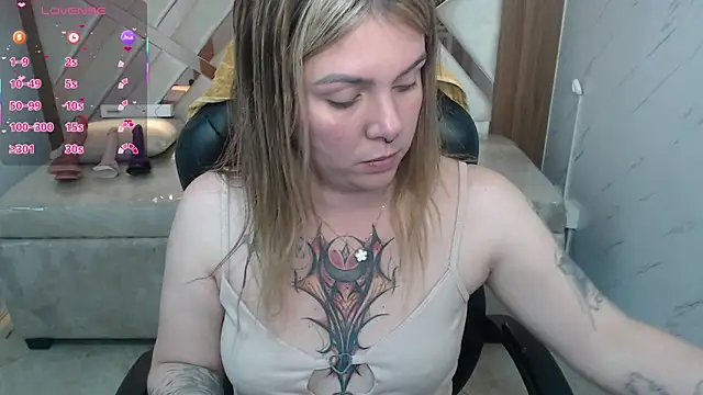 Snapshot of Paula_b_ chatting on 06/13/26, 12:58 Paula b online show from 06/13/26, 12:58