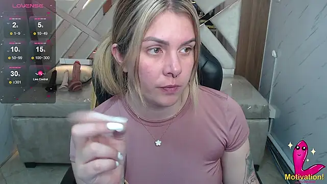 Snapshot of Paula_b_ chatting on 06/17/26, 12:48 Paula b online show from 06/17/26, 12:48