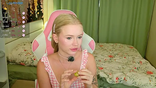 LexieLoree online show from 09/29/25, 03:02