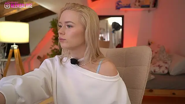 LexieLoree online show from 02/10/26, 04:11