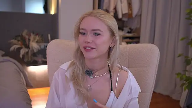 LexieLoree online show from 04/06/26, 02:40