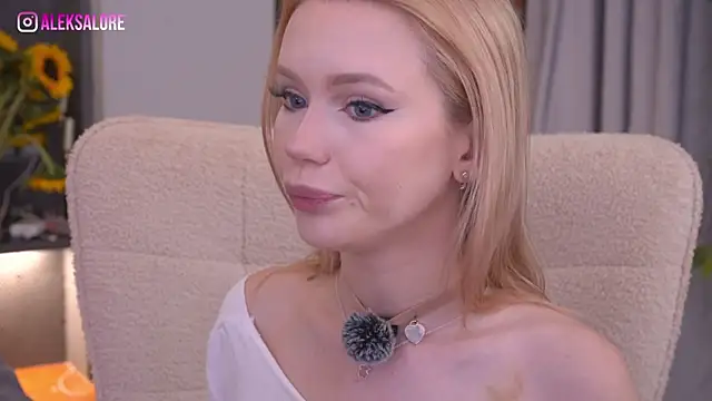 LexieLoree online show from 07/08/26, 03:08