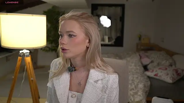 LexieLoree online show from 11/29/25, 04:01