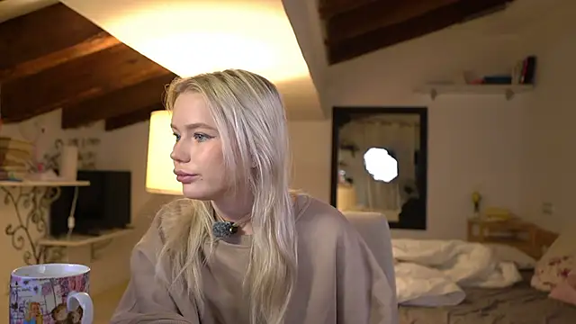 LexieLoree online show from 11/17/25, 04:05