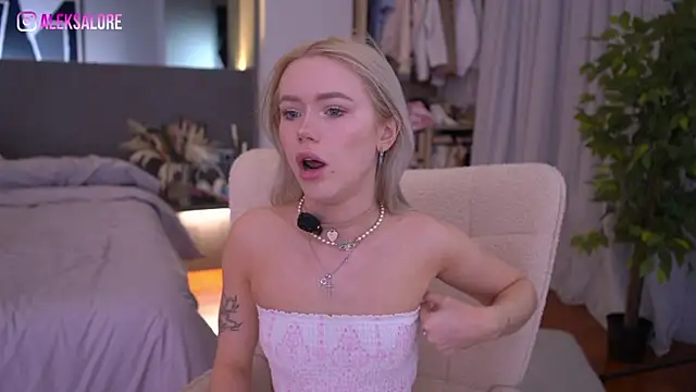 LexieLoree online show from 04/03/26, 02:40