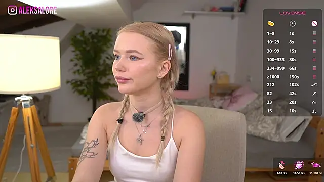 LexieLoree online show from 12/02/25, 04:14