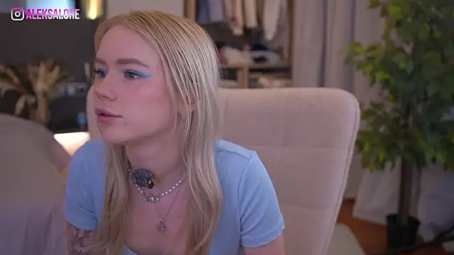 LexieLoree online show from 03/25/26, 03:06