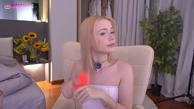 LexieLoree online show from 07/12/26, 03:07