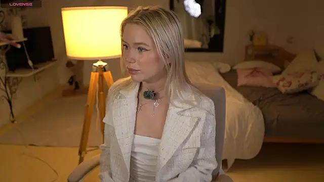 LexieLoree online show from 11/13/25, 04:05