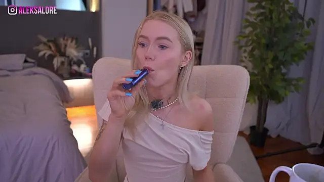 LexieLoree online show from 04/01/26, 02:35