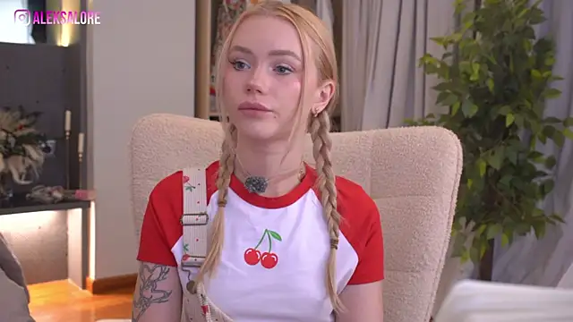 LexieLoree online show from 06/25/26, 03:04