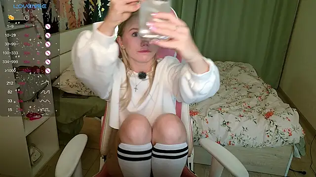 LexieLoree online show from 10/04/25, 02:57