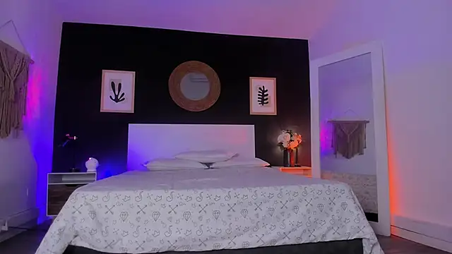 VioletPaket online show from 11/04/25, 11:36