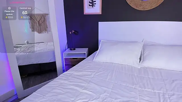 VioletPaket online show from 03/29/26, 01:13