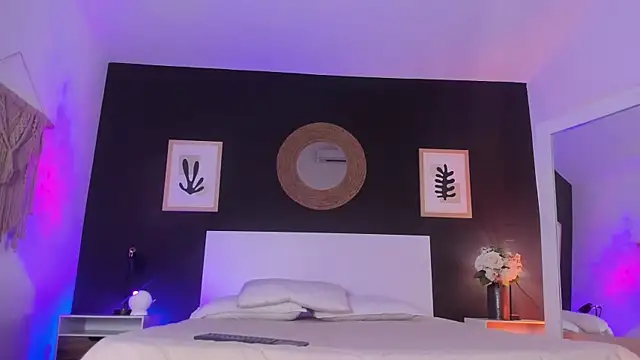 VioletPaket online show from 10/22/25, 11:42