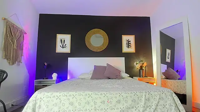 VioletPaket online show from 11/14/25, 11:47