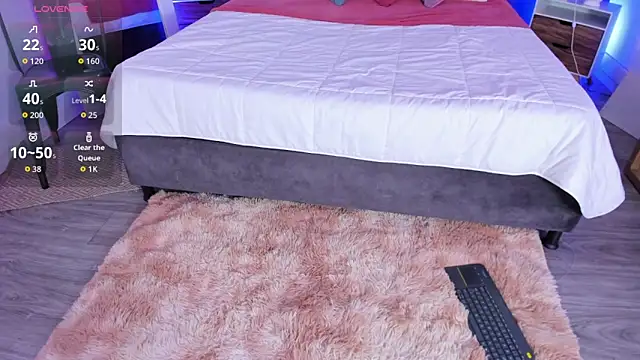 VioletPaket online show from 04/11/26, 12:42