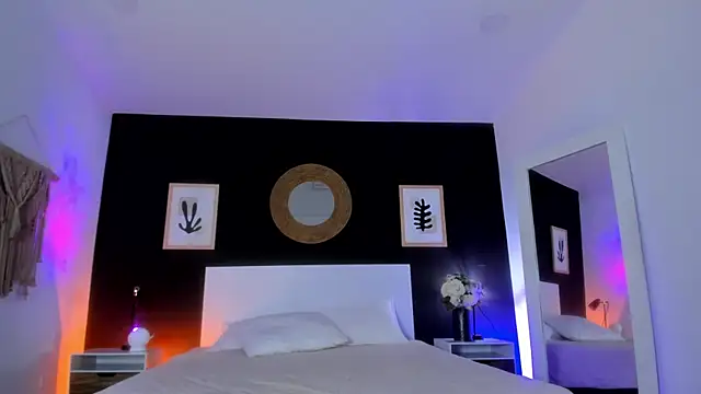 VioletPaket online show from 10/21/25, 12:15