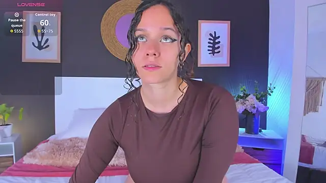 VioletPaket online show from 05/19/26, 11:39