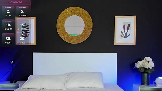 VioletPaket online show from 03/13/26, 12:54