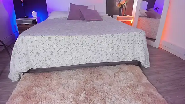 VioletPaket online show from 11/17/25, 01:26