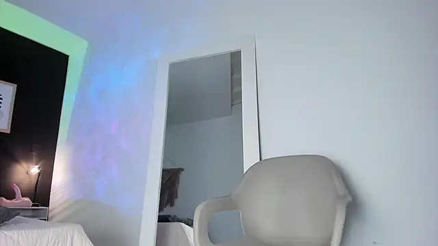 VioletPaket online show from 03/19/25, 12:15