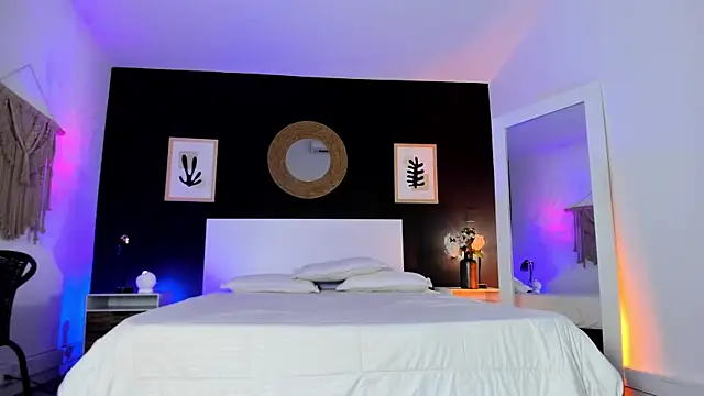 VioletPaket online show from 11/28/25, 12:05