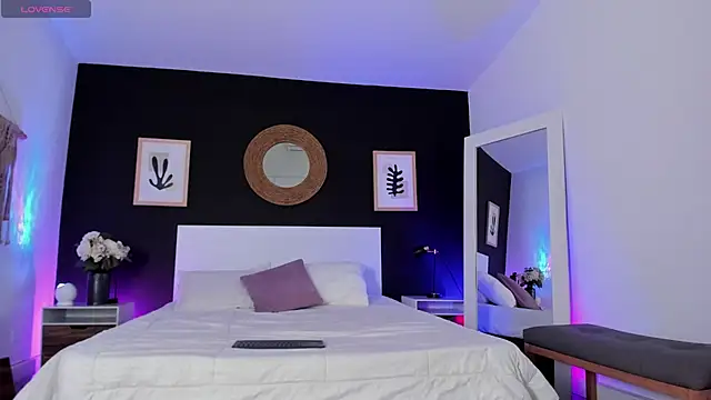 VioletPaket online show from 02/21/26, 12:18