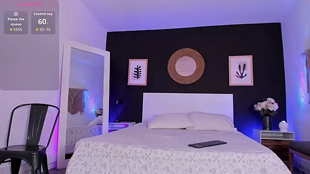 VioletPaket online show from 03/15/26, 12:56