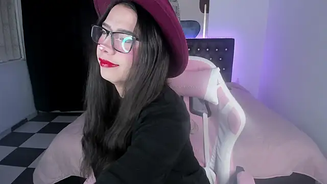 Snapshot of paula_kawaiifu_ chatting on 03/17/25, 02:01 paula kawaiifu online show from 03/17/25, 02:01