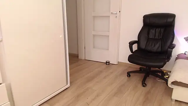 amberdoll4u online show from 02/17/25, 09:35