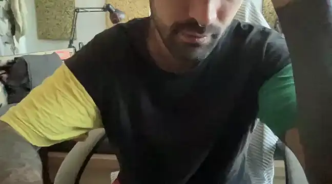 Snapshot of kameray12 chatting on 03/06/25, 11:36 kameray12 online show from 03/06/25, 11:36